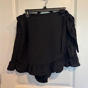 Arula black wrap skort
